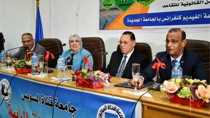 محافظ الشرقية يشهد حفل تكريم مدير إعلام جامعة القناة .صور