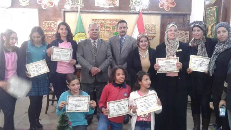 مدير تعليم الاسماعيلية يكرم بطلات الجمهورية في السباحة ..صور