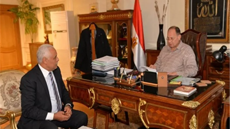 محافظ أسيوط يلتقي وكيل وزارة التعليم ويشدد على توفير بنية تحتية داعمة