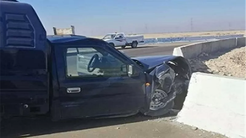 إصابة عقيد ومجند وسائق في انقلاب سيارة شرطة بالطريق الصحراوي الغربي بقنا