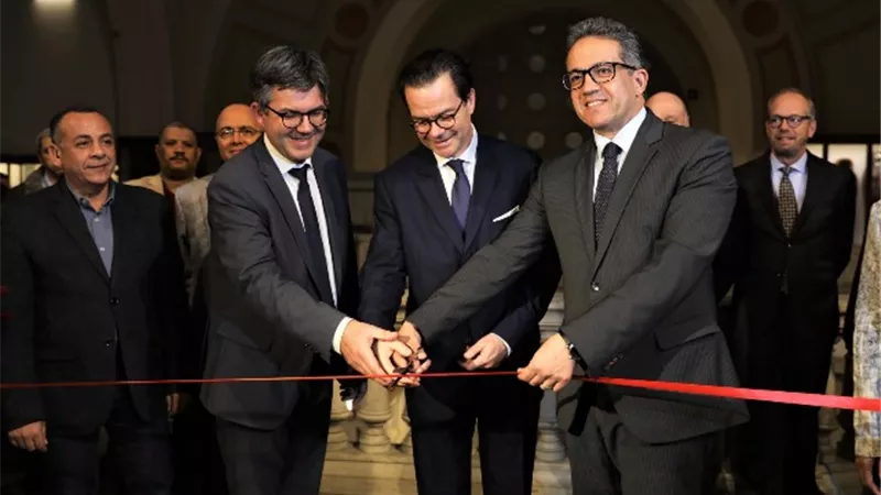 وزير الآثار والسفير الفرنسي يفتتحان معرضا للحفائر الفرنسية في مصر.. صور