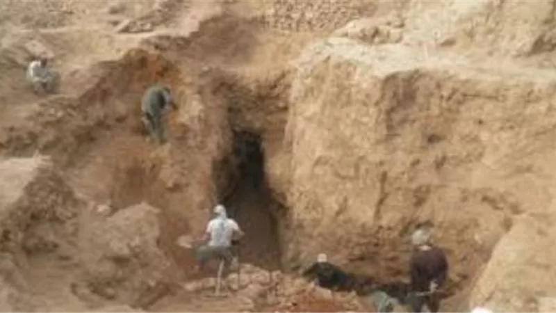 العثور على شواهد مقبرة أثرية بقوص