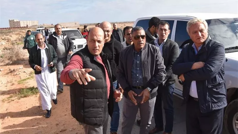 شعيب يتفقد منطقة علوش لوضع حلول لمشكلة مياه الصرف الصحى
