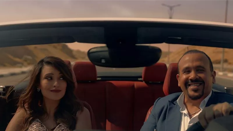 مشاكل بين هشام عباس وملكة جمال مصر فى كليب 