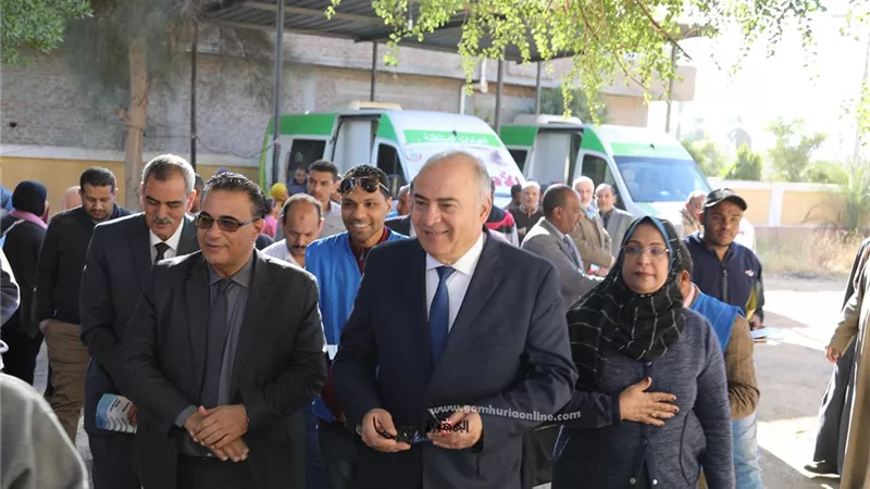 بالصور محافظ قنا يتفقد أعمال القافلة الطبية المجانية بقرية الجزيرية بقنا