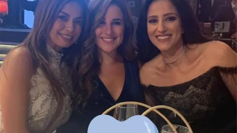 شيرى عادل تشارك جمهورها صورة برفقة حنان مطاوع وداليا مصطفى