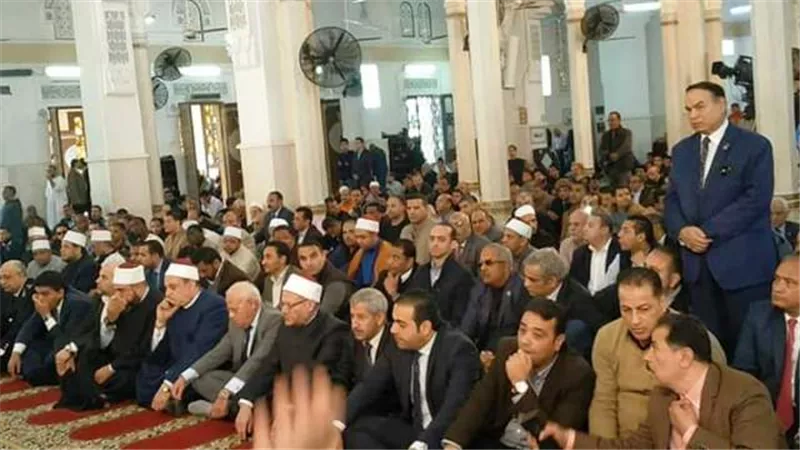 وزير الأوقاف ومفتى الجمهورية يؤديان صلاة الجمعة فى بورسعيد