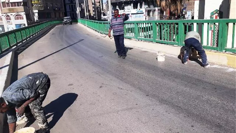 حملة نظافة وتطوير ورفع كفاءة عدد من الشوارع بحى شرق مدينة أسيوط.. بالصور
