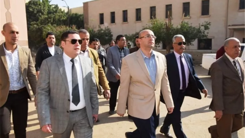 محافظ بنى سويف يتفقد الخدمة الصحية فى سمسطا.. بالصور