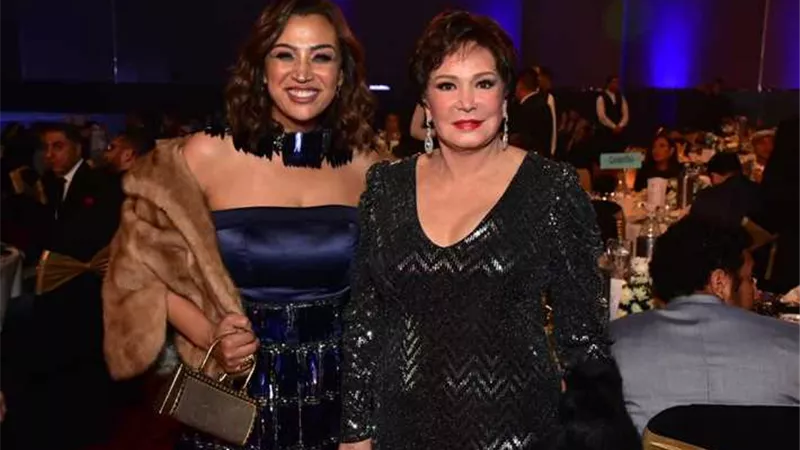 إطلالات مثيرة لنجوم الفن في حفل مجلة Dear Guest.. بالصور