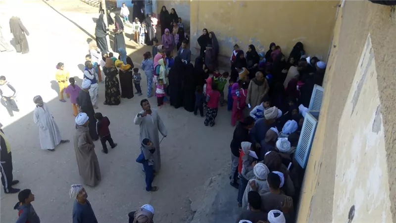 مناظرة 1660 حالة بالمجان فى قوافل جامعة جنوب الوادي بقريتي أبنود وكرم عمران بقنا