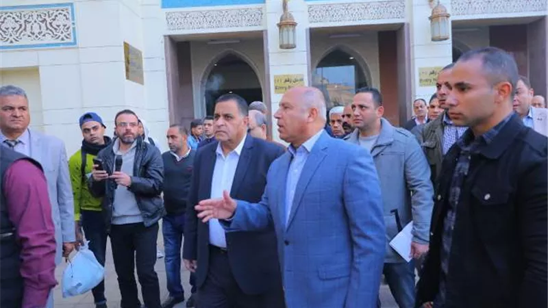 وزير النقل يتابع انتظام خطوط السكك الحديدية بمحطة مصر ويشهد تشغيل احد الجرارات الجديدة بخط القاهرة اسوان.. صور