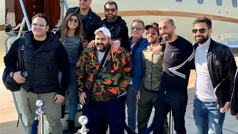 بعد شائعة انفصالهم .. احدث صورة للهضبة ودينا الشربينى مع نجوم الفن برفقة تركي آل الشيخ