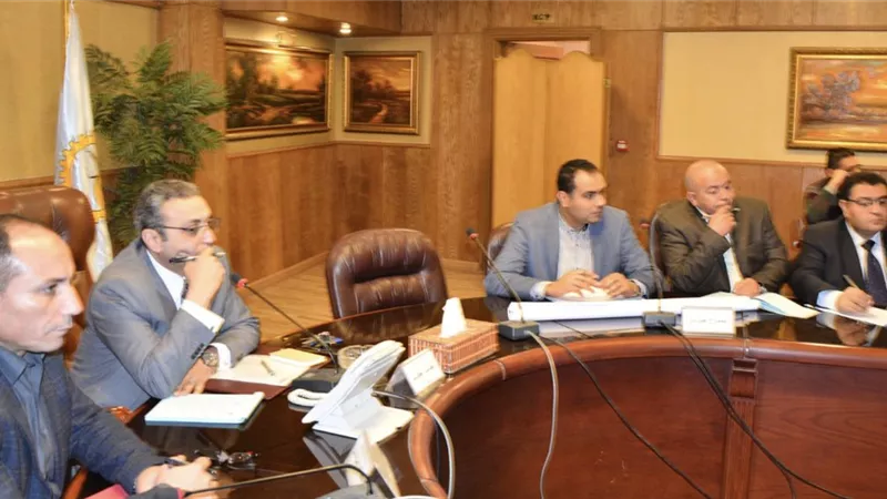 نائب محافظ الغربية .. يتابع تنفيذ مشروعات تطوير ورصف الطرق بمدن المحافظة مع الشركات المنفذة