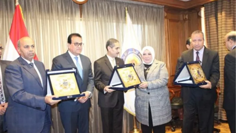 جامعة السويس تحصل على المركز الثانى بمسابقة أحسن جامعة مصرية