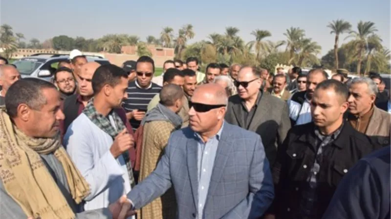 وزير النقل ومحافظ أسيوط يتفقدان أعمال تنفيذ المرحلة الاولى لمشروع محور ديروط الحر