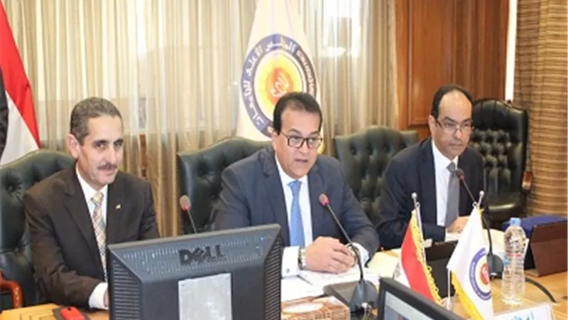 وزير التعليم العالي يطالب رؤساء الجامعات بإعداد تقرير عن تجربتهم في الاختبارات المميكنة