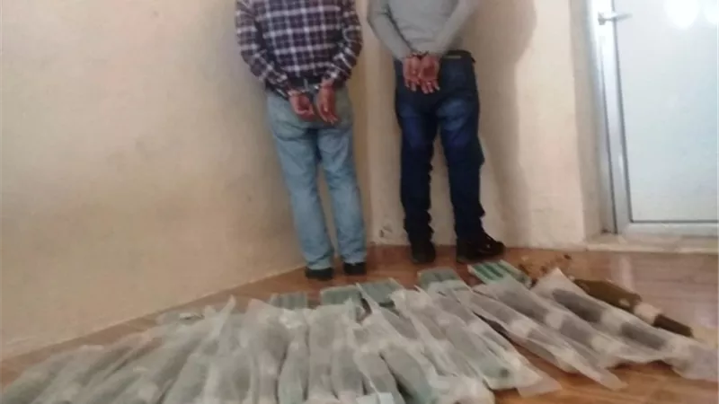 الجيش اللبنانى يضبط سيارة محملة بالقذائف الصاروخية على الحدود مع سوريا