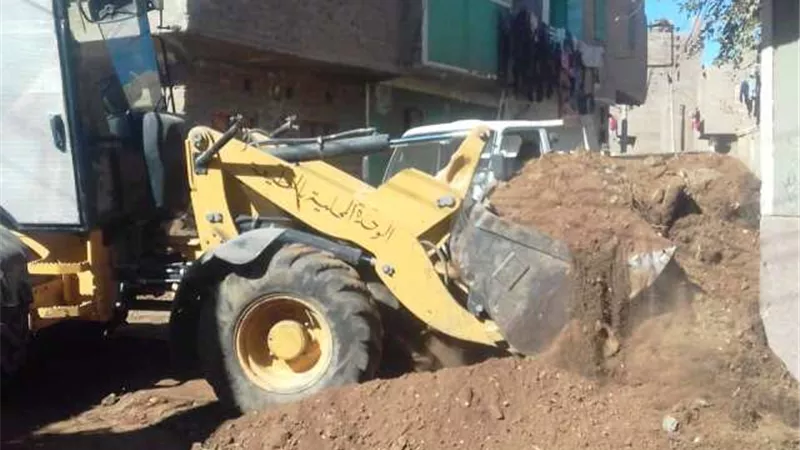 حملة نظافة مكبرة بقرية المطيعة فى أسيوط.. بالصور