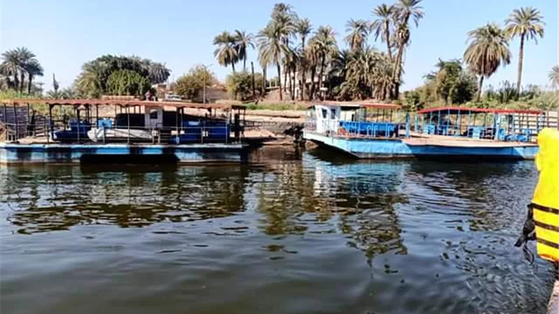 عودة عمل عبارات القوصية بأسيوط بعد توقفها لانخفاض منسوب مياه النيل.. بالصور