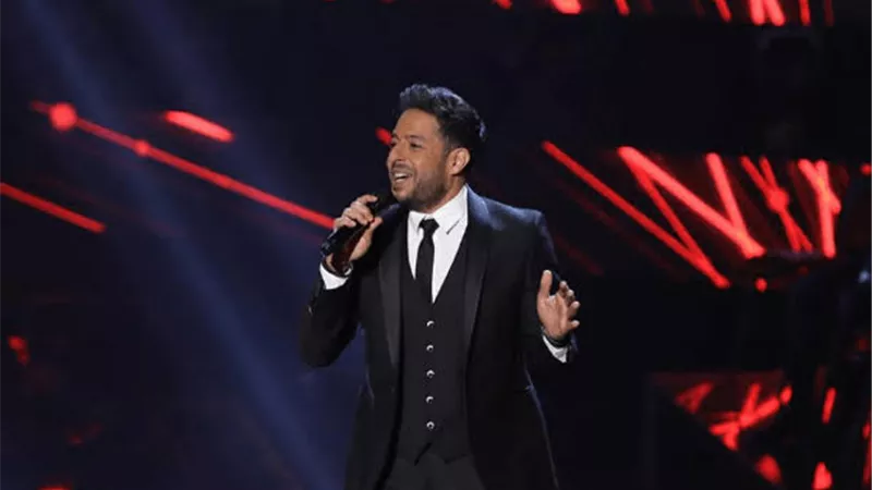محمد حماقى يشعل مسرح 