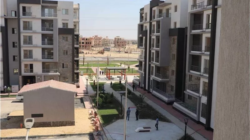 وزير الإسكان يستعرض إنجازات مدينة 6 أكتوبر فى 2019..صور