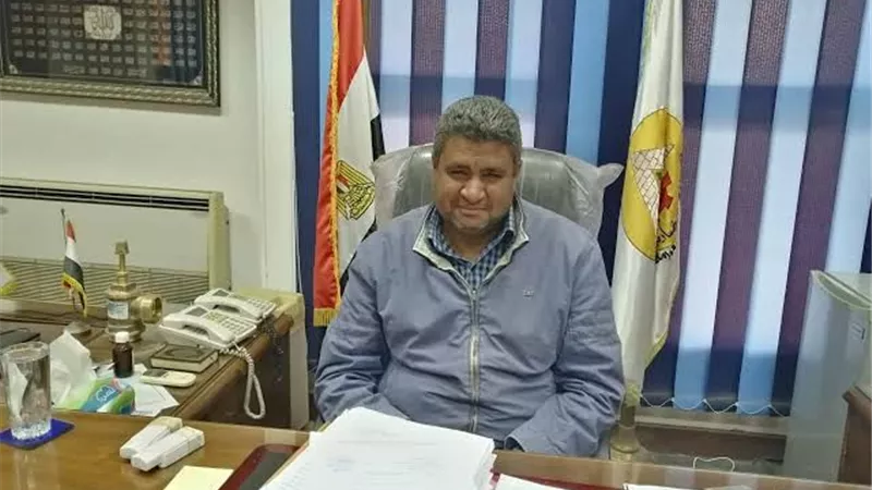 تنفيذ أعمال رصف الطرق والكهرباء بمناطق الإسكان الاجتماعي بمدينة 15 مايو