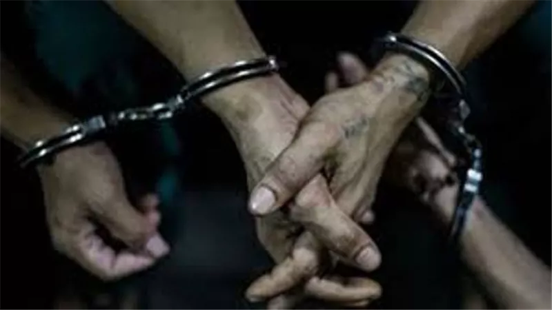 القبض علي ثلاثة عاطلين لقيامهما بأعمال فرض الاتاوات والسماسره بالقليوبية