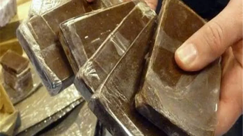 القبض على عصابة السلام لتجارتهم بالمواد المخدرة