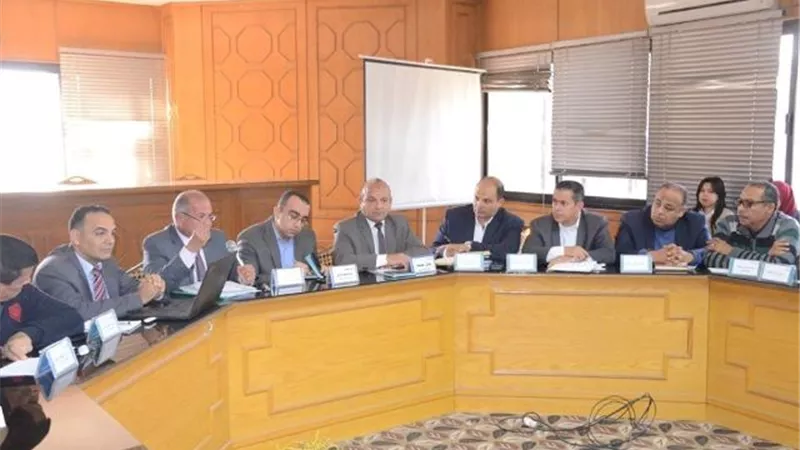 وفد التخطيط يتابع ميكنة الخدمات الجماهيرية في الإسماعيلية.صور