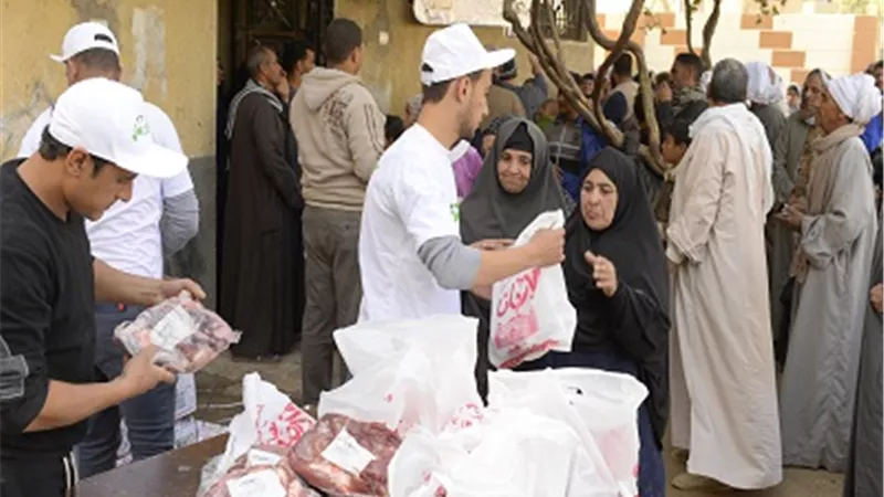 الأورمان تبدأ فى توزيع 50 ألف كيلو لحوم أضاحى بمراكز الأقصر