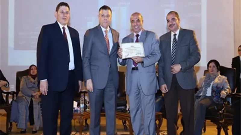 جامعة عين شمس تكرم المتميزين في النشر الدولي..صور