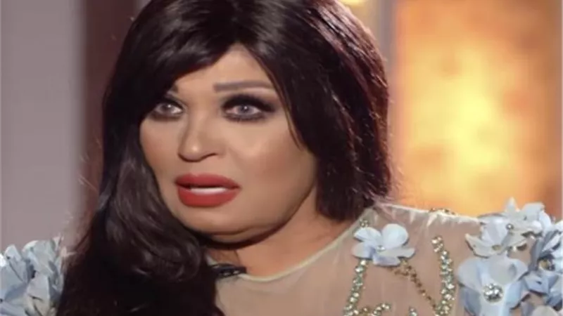 بالفيديو : فيفى عبده تعتزل المكياج فى عيادة دكتور