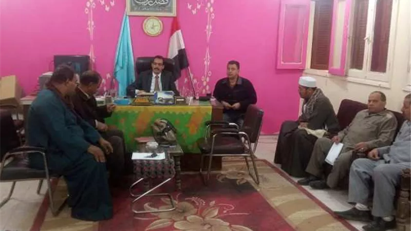 مسئولو رئاسة مركز أسيوط والجمعيات يناقشون تفعيل منظومة النظافة...صور
