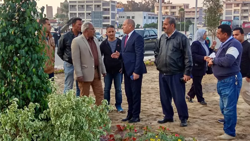 نائب محافظ القاهرة يتابع زرع شوارع روكسى ومصر الجديده