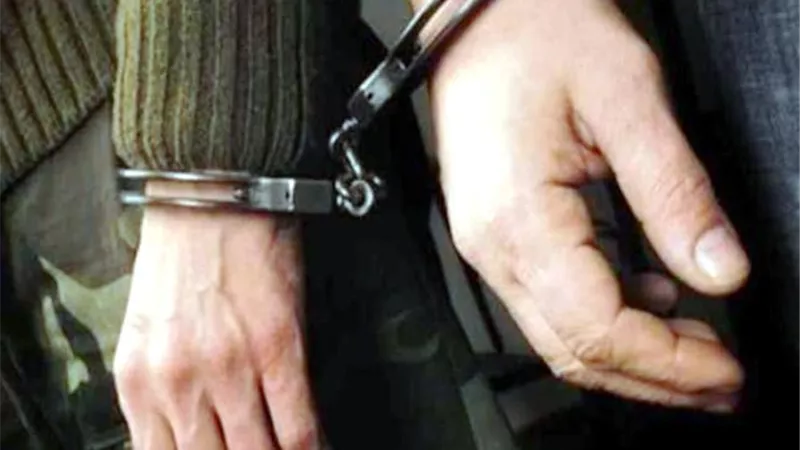 القبض على شخص لقيامه بترويج أدوية مجهولة المصدر عبر الإنترنت