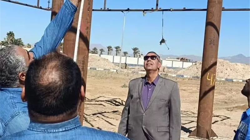 استكمال أعمال برجولة شاطئ الفيروز بطور سيناء