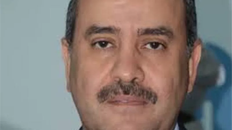 وزير الطيران المدني يلتقي قيادات الوزارة ورؤساء الشركات