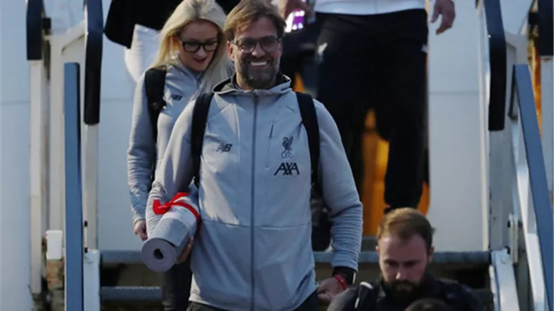 استقبال حافل لليفربول فى إنجلترا بعد التتويج بلقب كأس العالم للأندية..صور