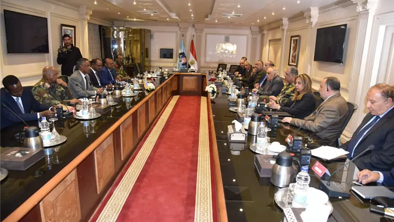 التراس يستقبل وزير الدفاع الصومالي لبحث سبل التعاون وتبادل الخبرات والتدريب المشترك
