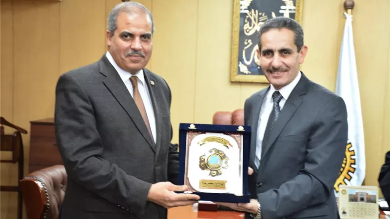 محافظ الغربية ورئيس جامعة الأزهر يتفقدان القافلة التنموية الشاملة بقرية بشبيش بالمحلة الكبرى