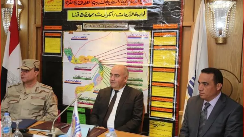 محافظ قنا يستعرض امكانيات المحافظة لمجابهة الأزمات والكوارث