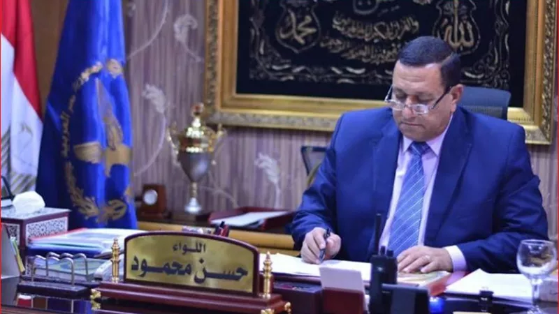 كشف غموض سرقة محلات بيع الموبيلات باخميم