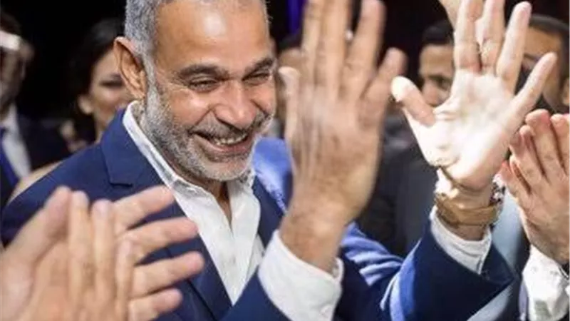 شعار محمود البزاوي لقلعة الحمراء .. 