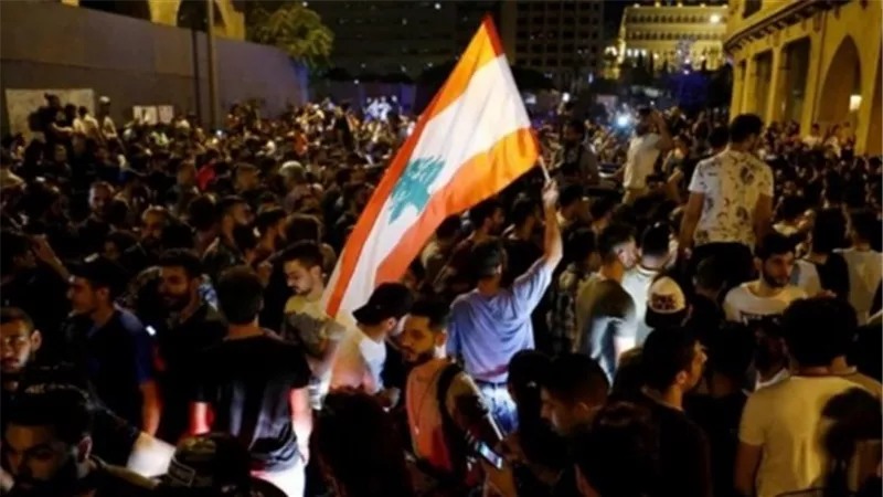قطع عدد من طرق وسط العاصمة اللبنانية اعتراضا على رئيس الوزراء المكلف