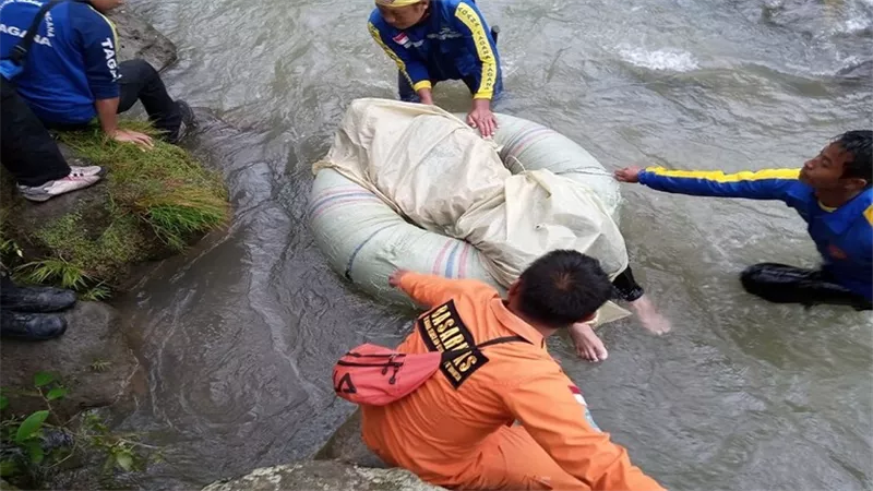 مقتل 24 شخصا واصابة 16 اخرين فى حادث انقلاب حافلة ركاب