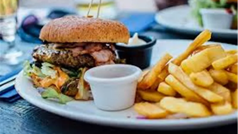 5 عادات خاطئة لتراكم دهون البطن .. احذريها