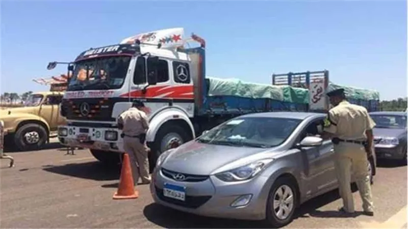 ضبط شخص خلال نقل ملكية سيارة بمستندات مزوره بمرور بنها