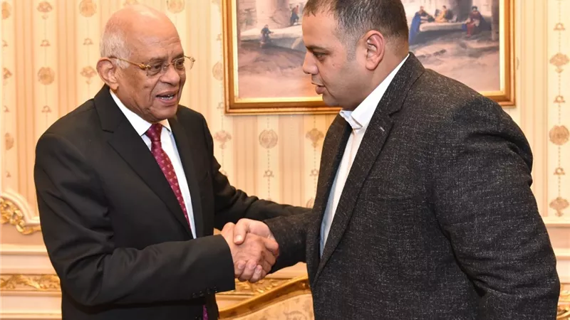 رئيس النواب يستقبل نجل النائب الراحل أحمد شرموخ.. صور