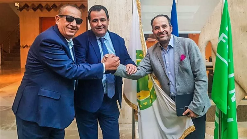 استادات القابضة